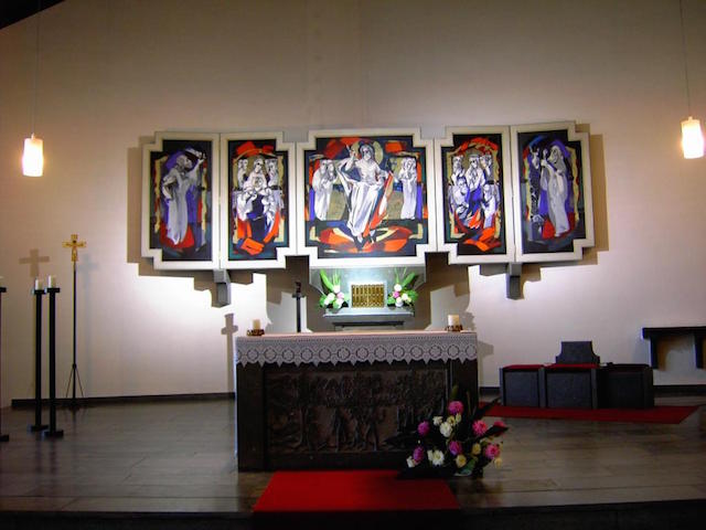 Der Altarraum der Christ-König-Kirche in Alsfeld: Hier hat Dominik viel Zeit verbracht, unter anderem als Messdiener. Foto: Bistum Mainz