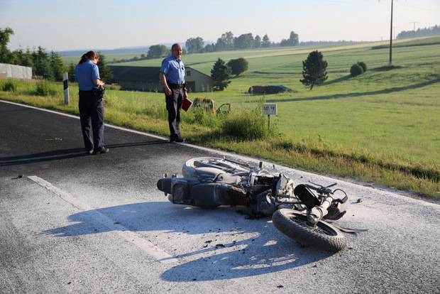 Tödlicher Unfall: Motorrad Prallte Frontal In Auto - Oberhessen-Live